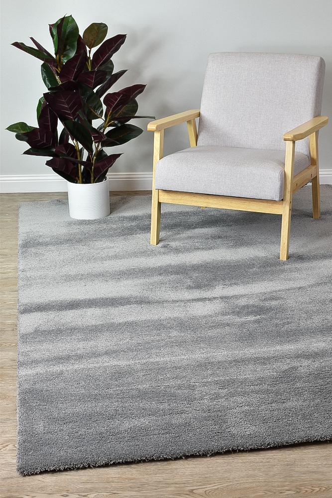 Touch Super Soft Grey Rug 71301-070.