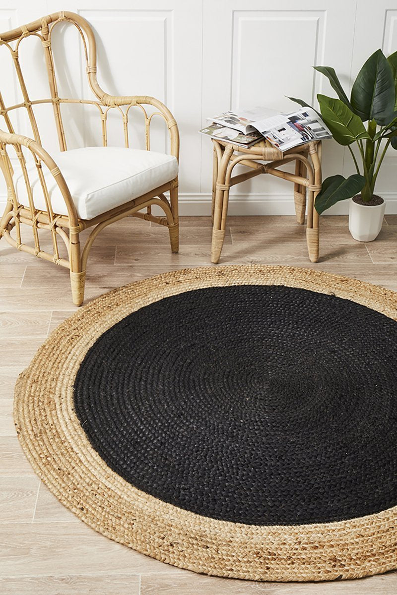 Vestibulum Rug - Black.