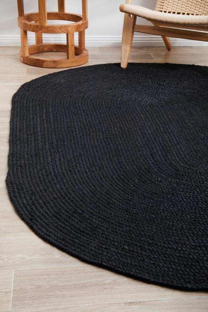 Byron Oval Rug - Black.