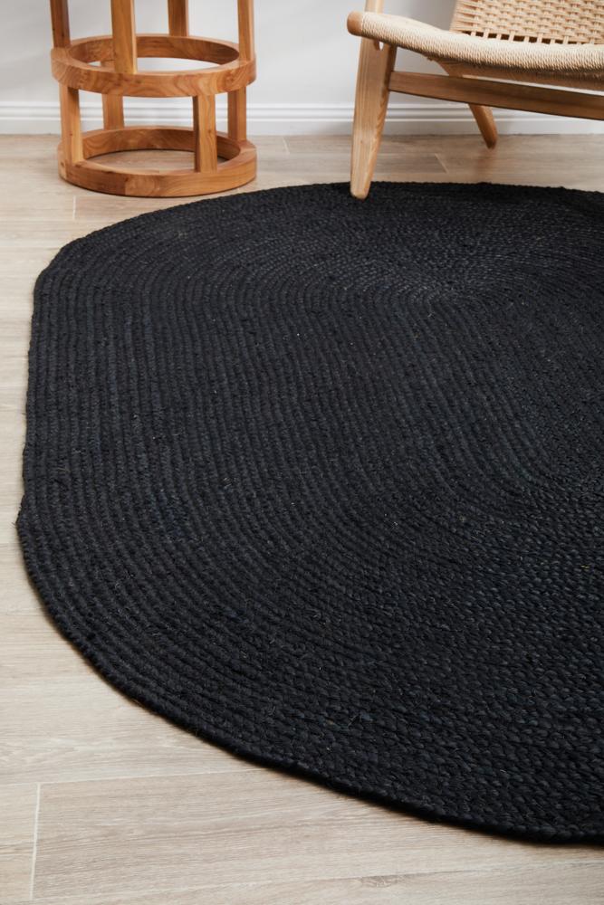 Byron Oval Rug - Black.