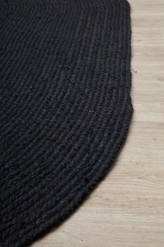 Byron Oval Rug - Black.