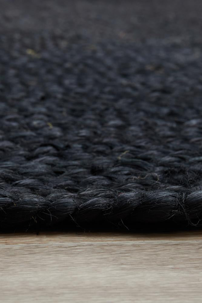 Byron Oval Rug - Black.