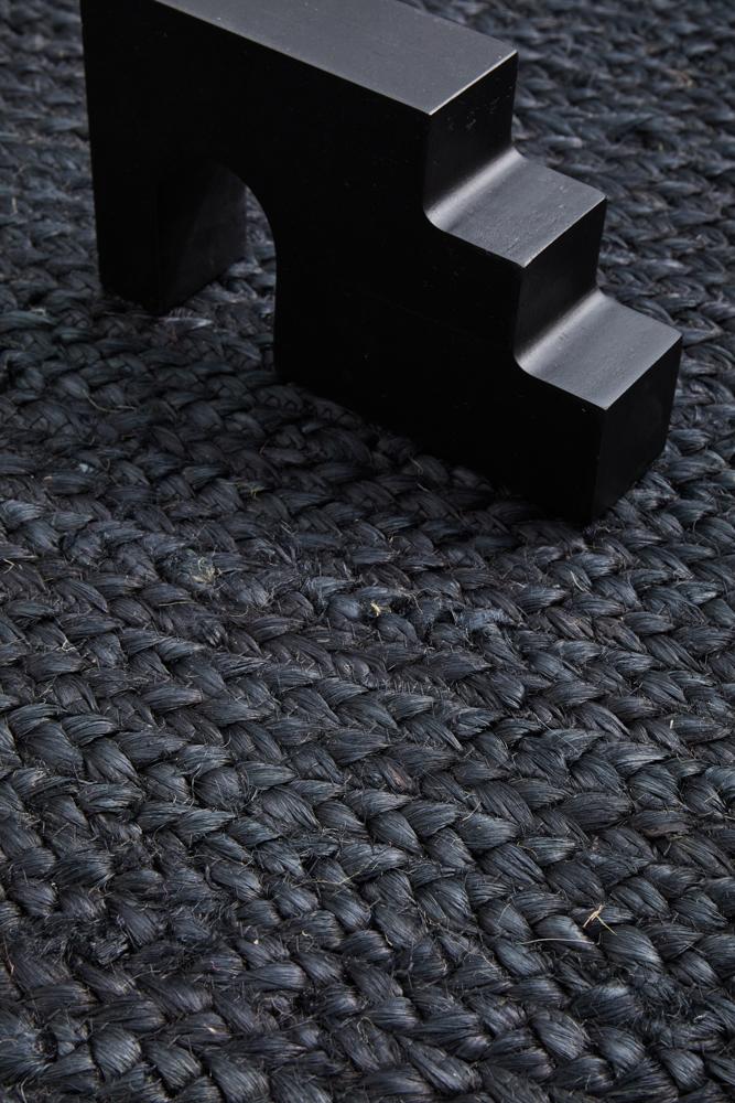 Byron Oval Rug - Black.