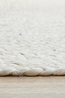 Byron Oval Rug - White.