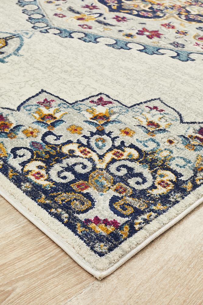 Akkadian Rug - White II.