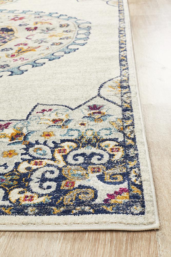 Akkadian Rug - White II.