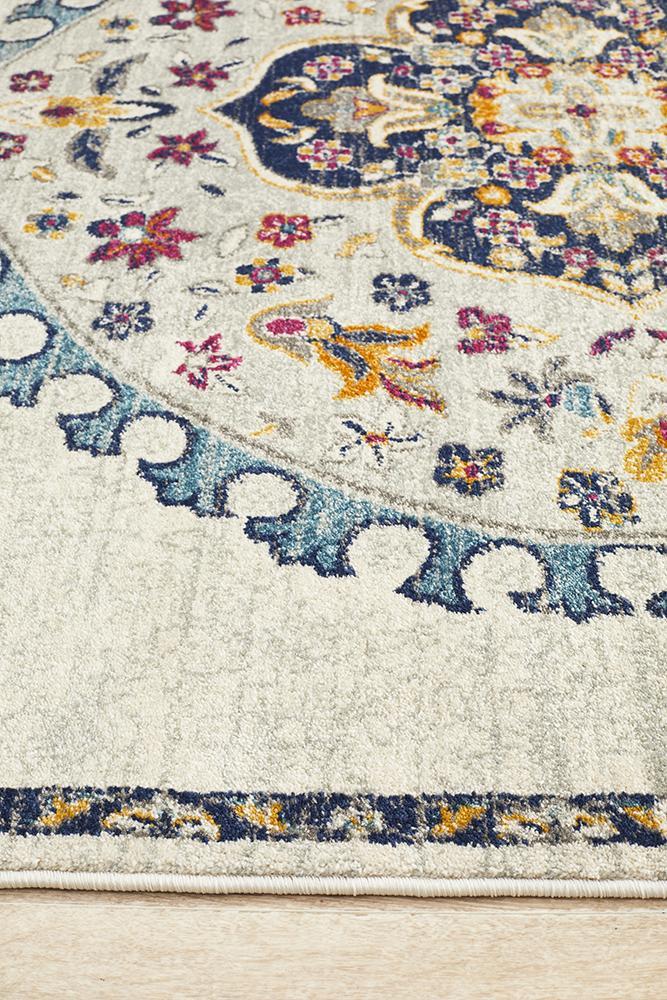 Akkadian Rug - White II.