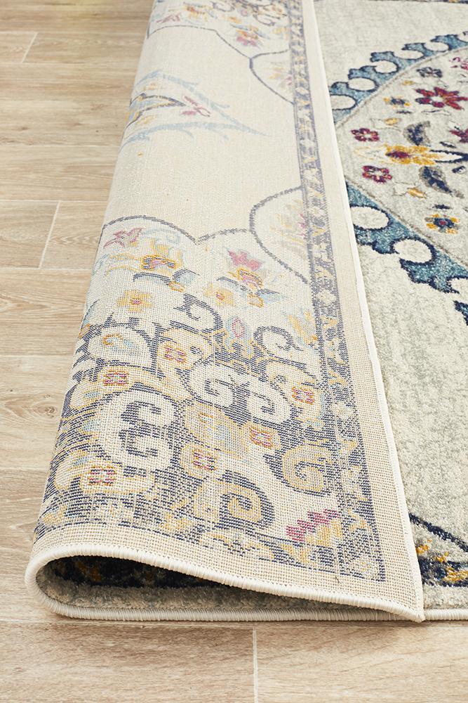 Akkadian Rug - White II.