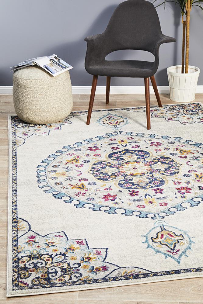 Akkadian Rug - White II.