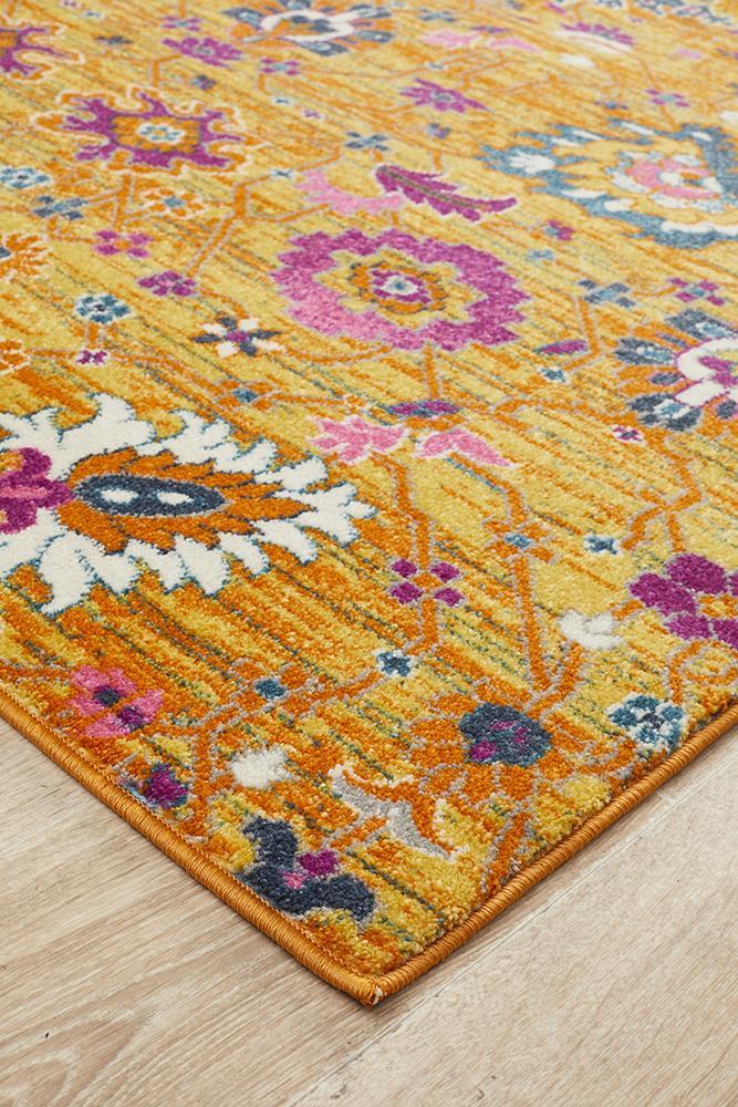 Akkadian Rug - Rust.