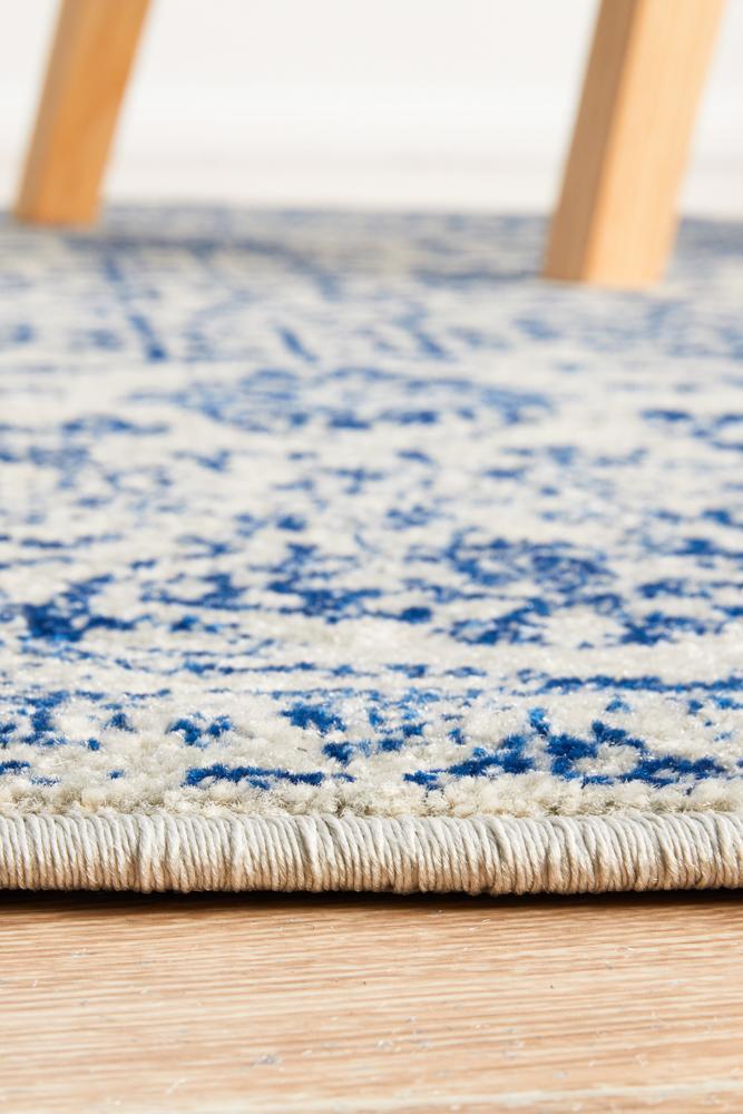 Waken Round Rug - Blue Frost.