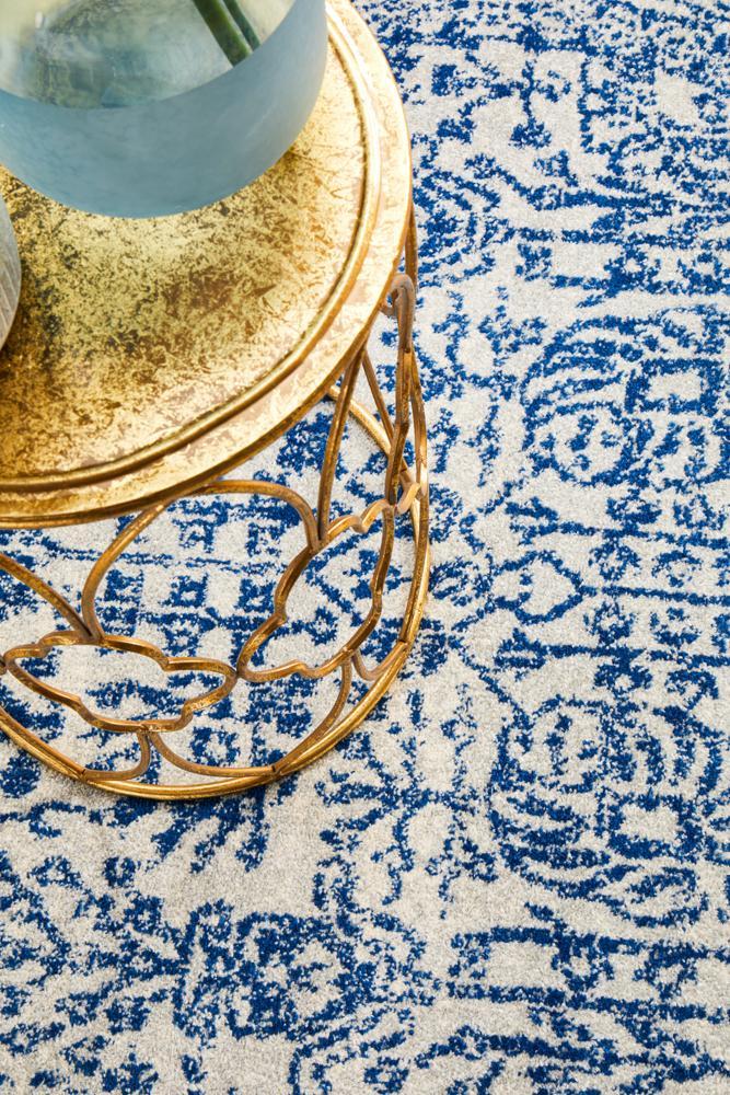 Waken Round Rug - Blue Frost.