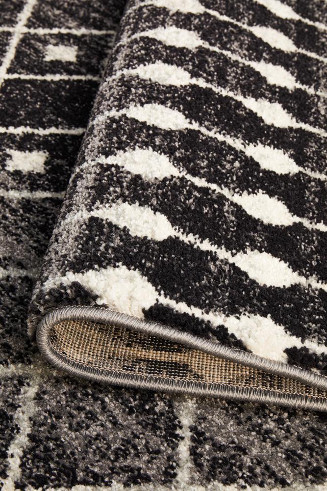 Waken Rug - Black.