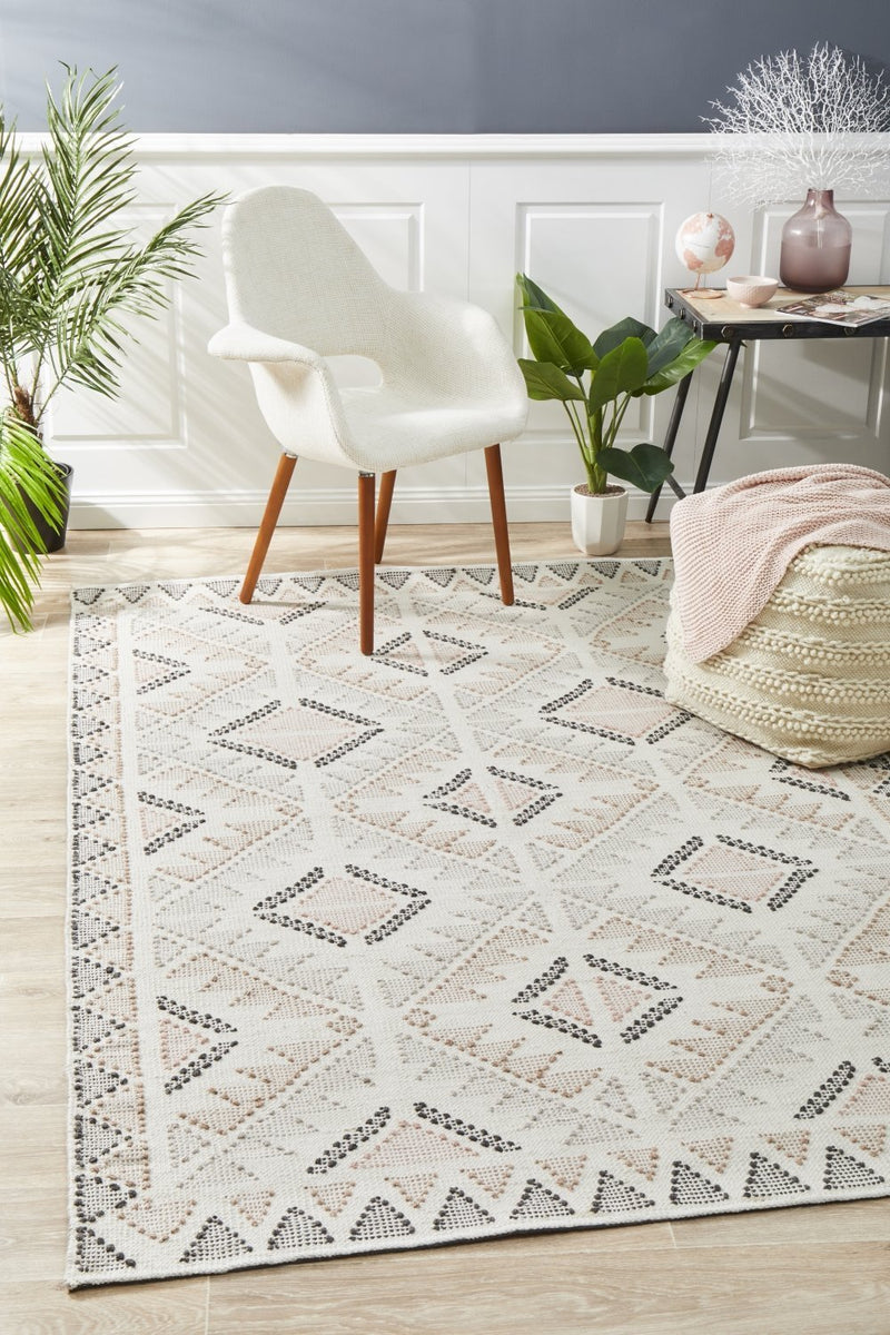 Vidya Rug white Peach.