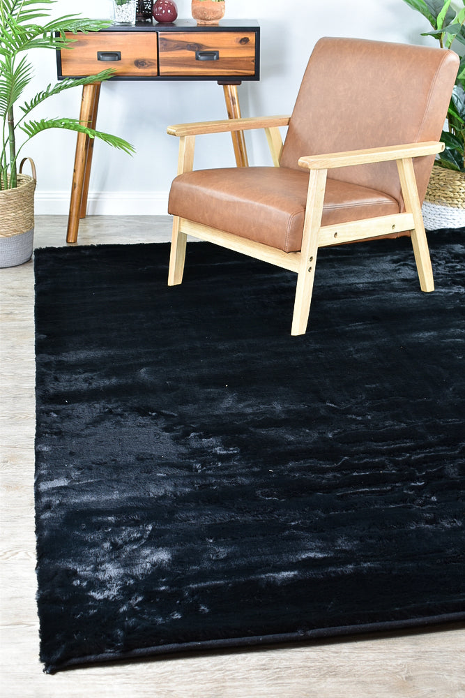 super Soft Shaggy Black Rug.