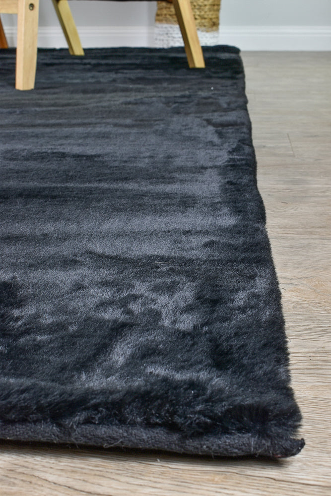 super Soft Shaggy Black Rug.