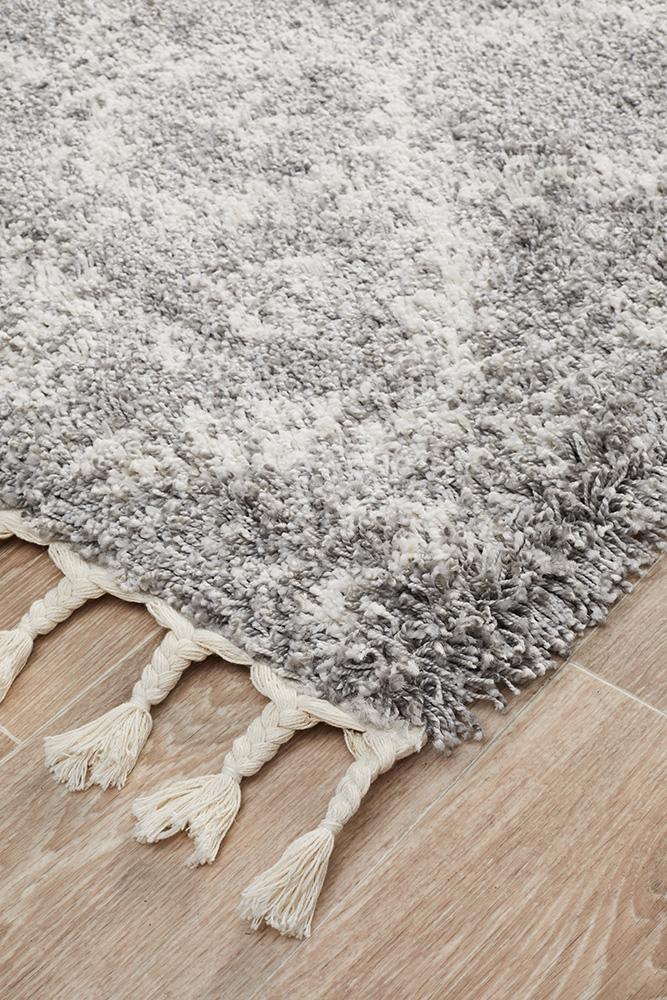 Kesar 33 Silver Runner Rug.